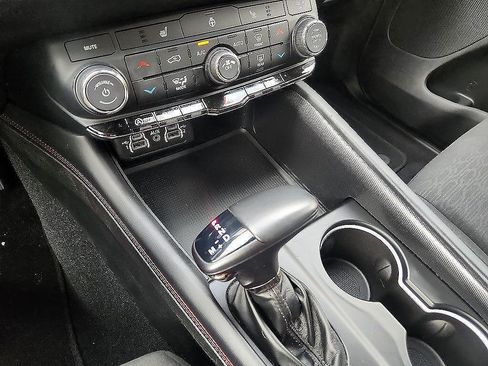 Used 2025 Dodge Durango GT RWD image 15