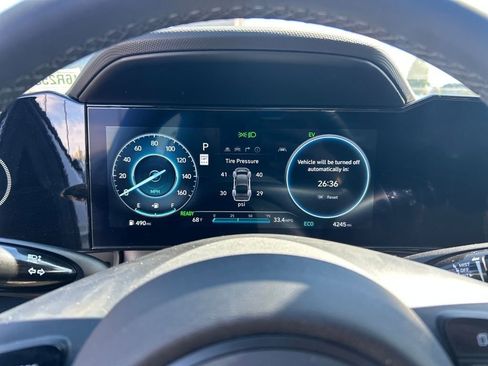 Used 2025 Hyundai Elantra SEL FWD image 18