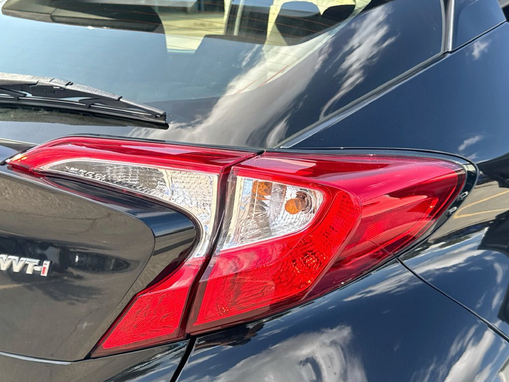 Used 2020 Toyota C-HR XLE FWD image 29