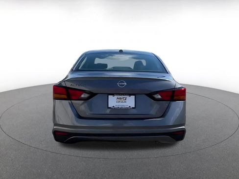 Used 2025 Nissan Altima 2.5 SV FWD image 12