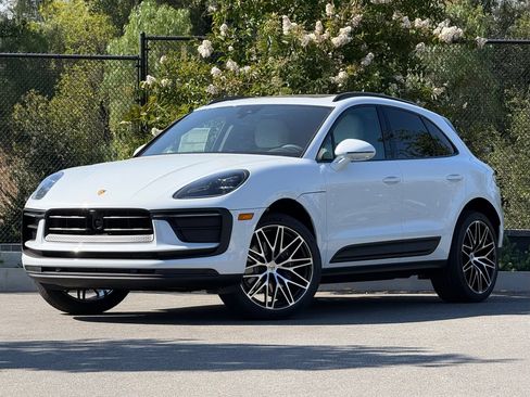 Used 2026 Porsche Macan AWD/4WD image 1