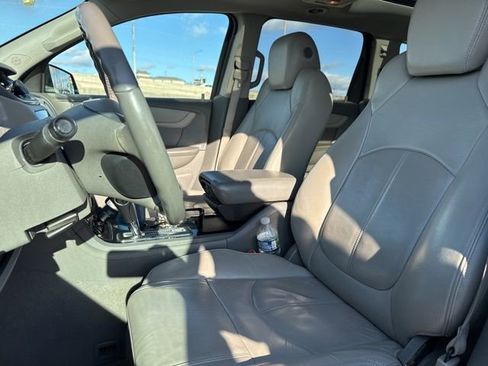 Used 2015 Chevrolet Traverse LT image 10