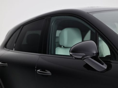 Certified 2026 Porsche Macan AWD/4WD image 15