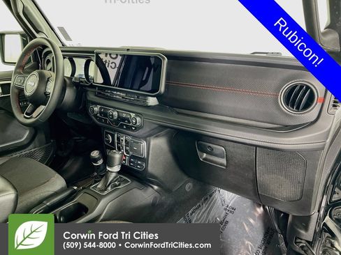 Used 2025 Jeep Wrangler Unlimited Rubicon AWD/4WD image 27