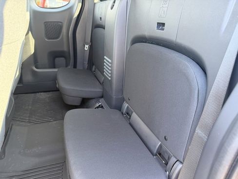 Certified 2025 Nissan Frontier SV image 12