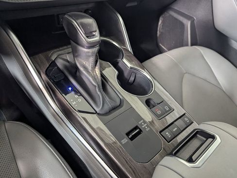 Used 2021 Toyota Highlander Limited image 21