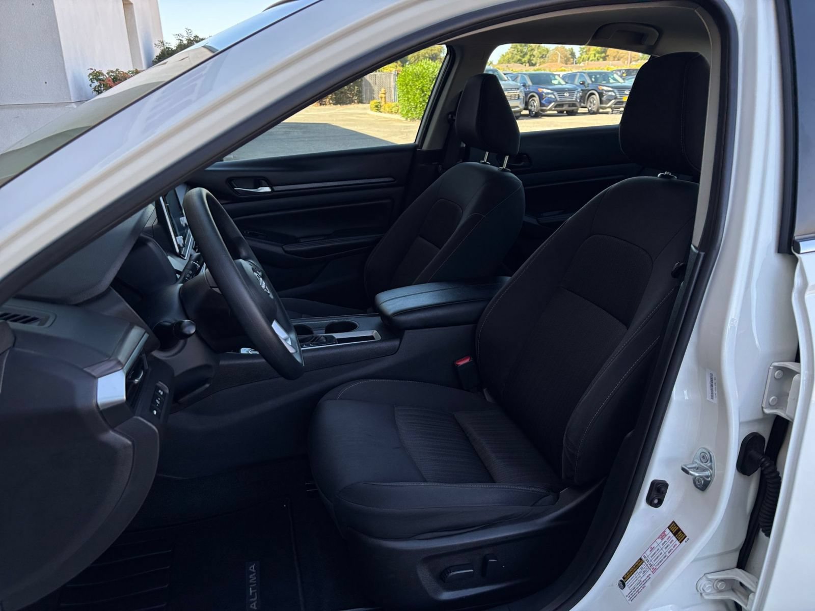 Used 2025 Nissan Altima 2.5 SV FWD image 36