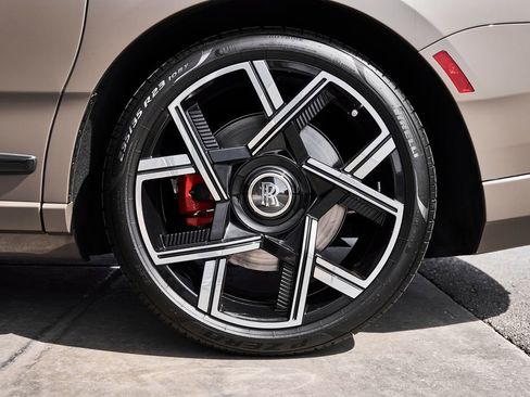 Used 2026 Rolls-Royce Cullinan Black Badge AWD/4WD image 19