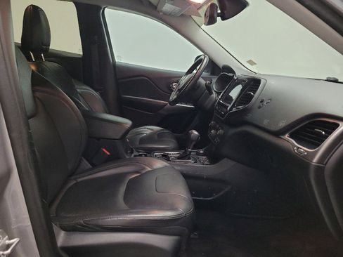 Used 2019 Jeep Cherokee Limited image 21