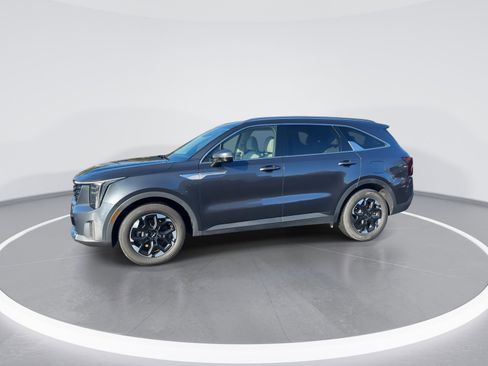 Used 2024 Kia Sorento S image 6