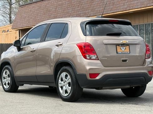 Used 2018 Chevrolet Trax LS FWD image 3
