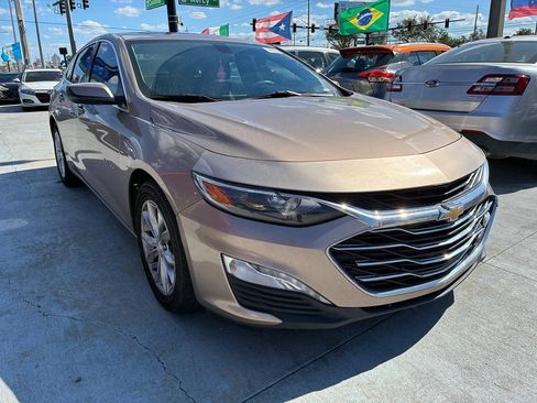 Used 2019 Chevrolet Malibu LT FWD image 2