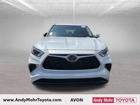 Used 2022 Toyota Highlander L FWD image 3