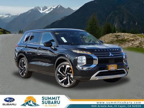 Used 2022 Mitsubishi Outlander SE image 1