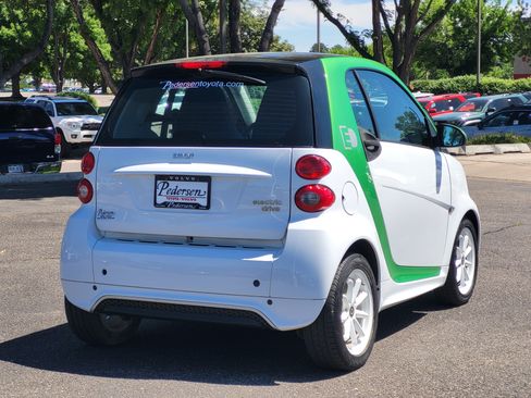 Used 2015 smart fortwo passion RWD image 2