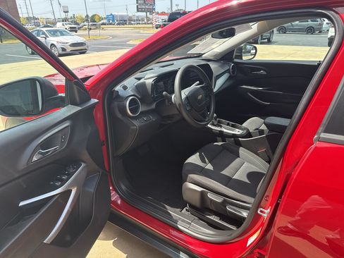 Used 2026 Chevrolet Trax LS FWD image 14