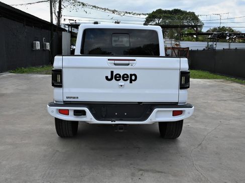 Used 2023 Jeep Gladiator Overland image 4