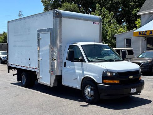 Used 2021 Chevrolet Express 4500 Extended w/ Power Convenience Package RWD image 2