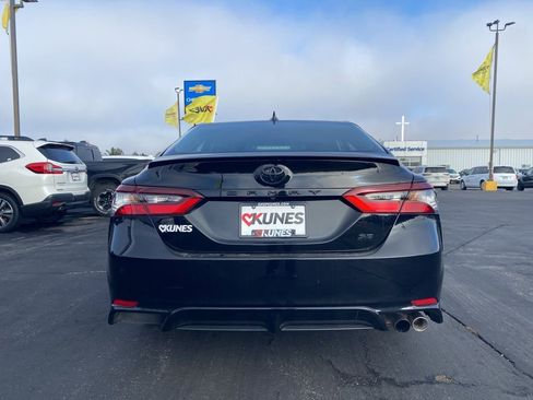 Used 2023 Toyota Camry SE image 9