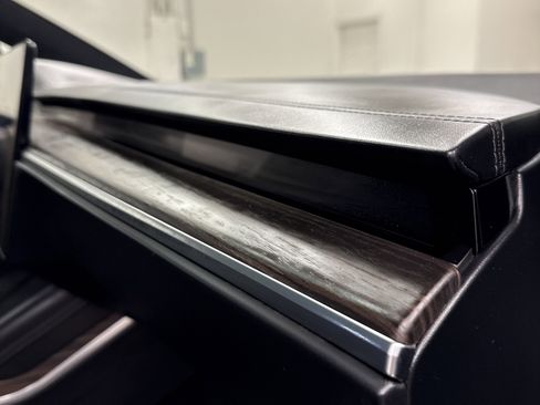 Used 2023 Tesla Model X Base image 31