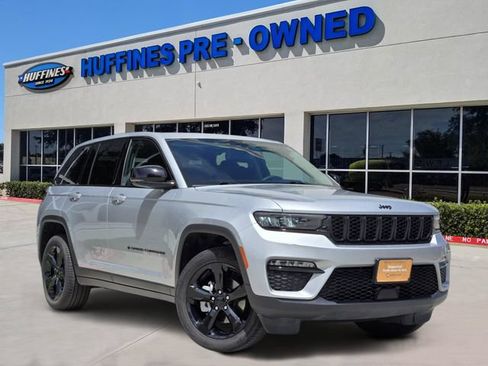 Used 2024 Jeep Grand Cherokee Limited w/ Black Appearance Package RWD image 1
