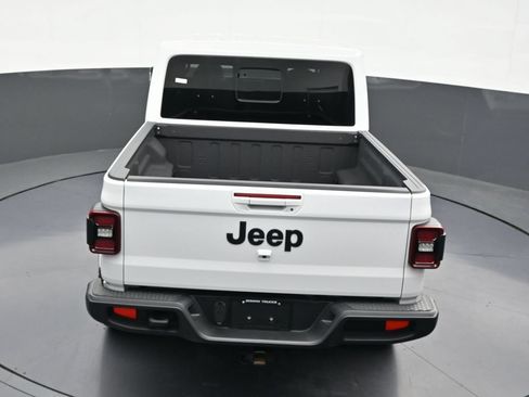 Used 2023 Jeep Gladiator Overland AWD/4WD image 18