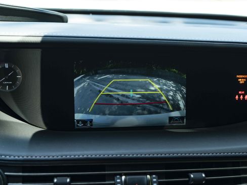 Used 2019 Lexus LS 500 F Sport w/ Accessory Package (Z2) AWD/4WD image 33