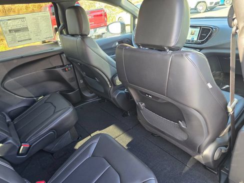 New 2026 Chrysler Pacifica Select w/ S Appearance Package FWD image 24