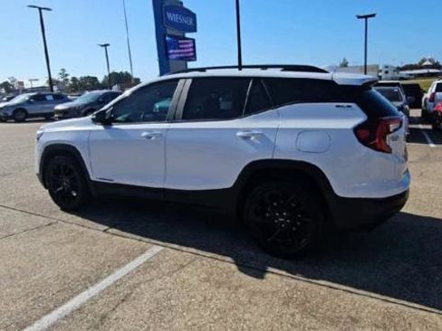 Used 2023 GMC Terrain SLE w/ Driver Convenience Package image 5