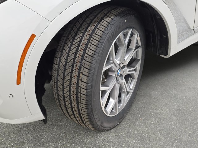 Used 2023 BMW X7 xDrive40i AWD/4WD image 30