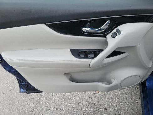 Used 2021 Nissan Rogue Sport SV image 15