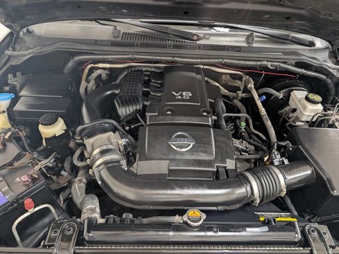 Used 2013 Nissan Frontier SV image 20