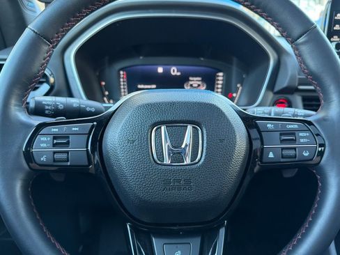 Used 2025 Honda Pilot Black Edition image 23