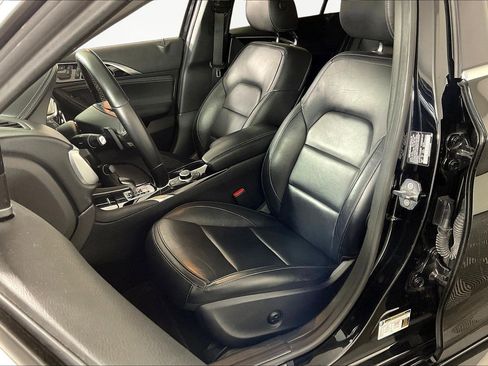 Used 2019 INFINITI QX30 image 22