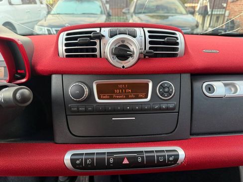 Used 2013 smart fortwo passion RWD image 18