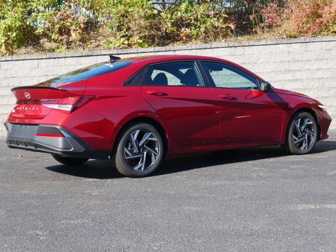 Used 2025 Hyundai Elantra Sport w/ Cargo Package image 7