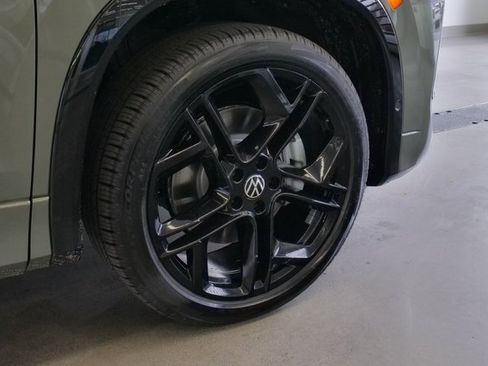 New 2026 Volkswagen Tiguan SE R-Line image 8