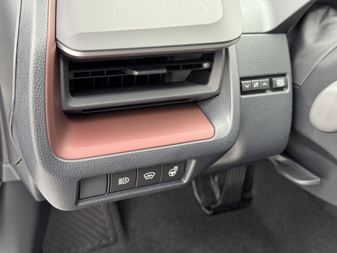 New 2026 Toyota Prius Plug-In Hybrid FWD image 17