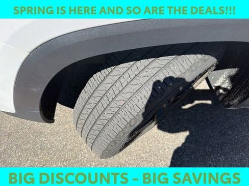 Used 2023 GMC Terrain AT4 image 3