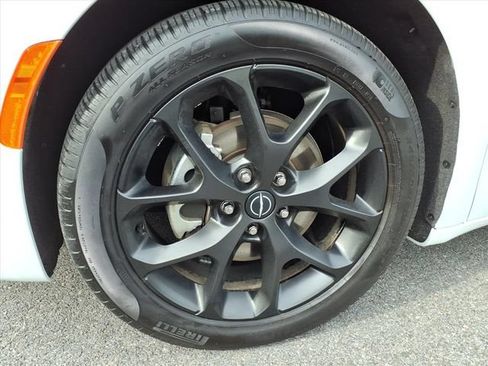 Used 2025 Chrysler Pacifica Limited FWD image 13