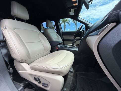 Used 2018 Ford Explorer XLT w/ Equipment Group 202A FWD image 29