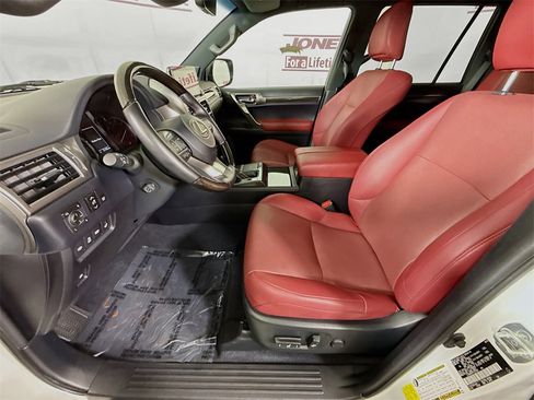 Used 2023 Lexus GX 460 Premium w/ Premium Package image 25