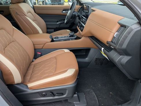 New 2026 Nissan Pathfinder Platinum image 34