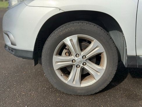 Used 2013 Toyota Highlander Limited image 9