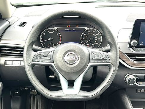 Used 2025 Nissan Altima 2.5 SV FWD image 27