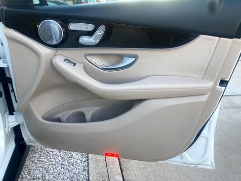 Used 2018 Mercedes-Benz GLC 300 4MATIC image 22