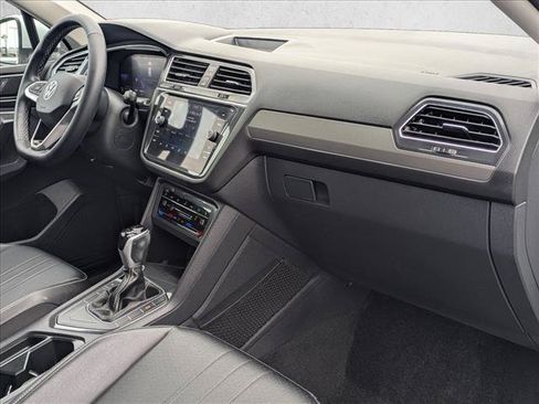 Used 2022 Volkswagen Tiguan SE FWD image 21
