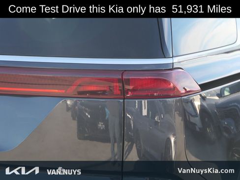 Used 2023 Kia Carnival LX image 4