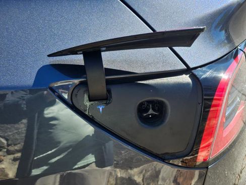 Used 2023 Tesla Model Y Long Range image 32