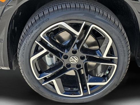 New 2026 Volkswagen Tiguan SEL R-Line image 9